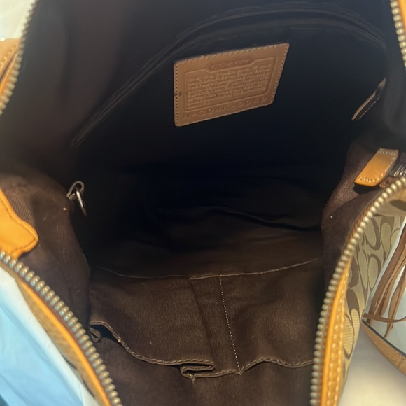 Vintage Coach Crossbody bag. - Picture 10 of 12